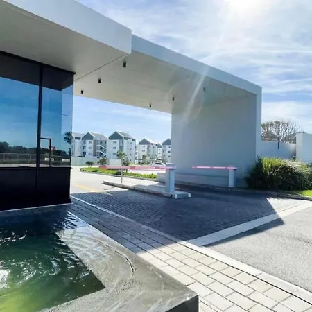 Bella Mare Beautiful Beachfront Apartment Port Elizabeth Buitenkant foto